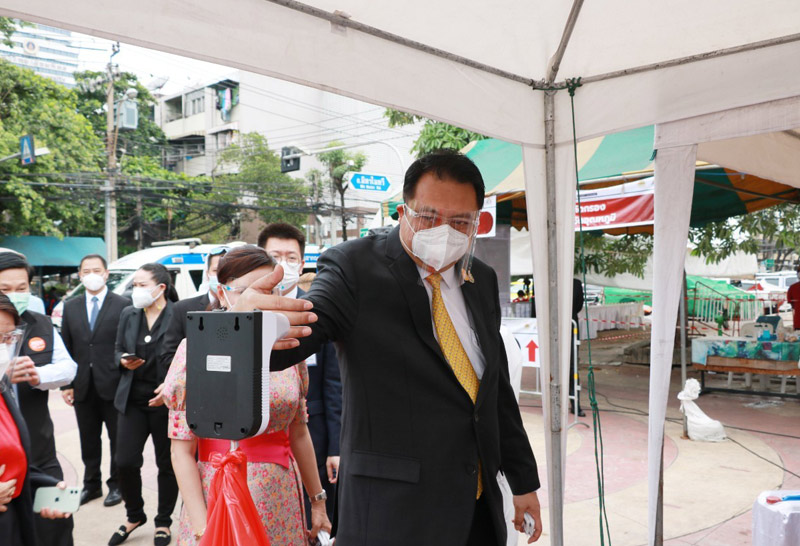 "สุชาติ"ให้กำลังใจจนท.ตรวจโควิด