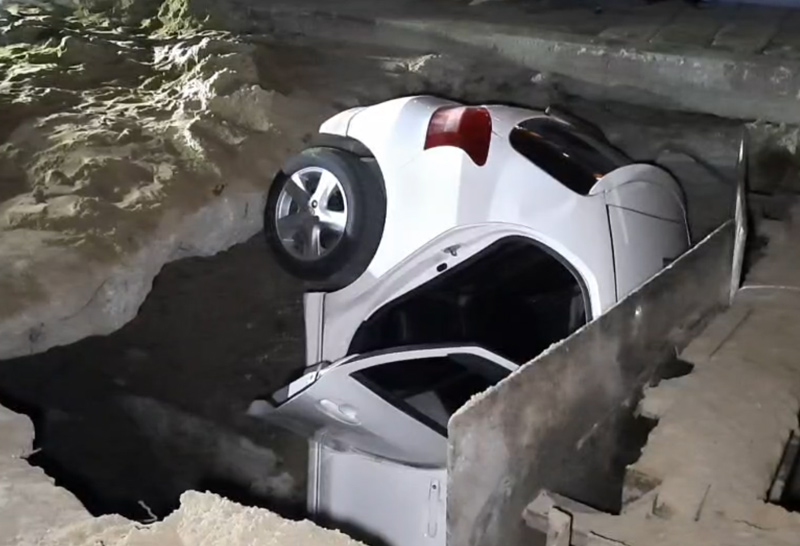 หญิงวัย70ขับรถตกหลุมจุด ก่อสร้าง