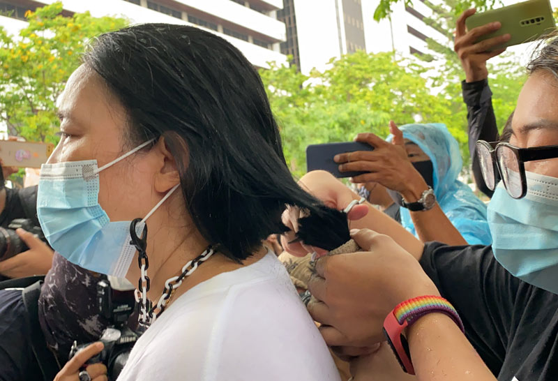 แม่ยื่นปล่อยตัว"เพนกวิน"พร้อมโกนหัวหน้าศาล