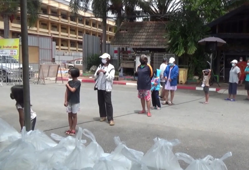 วัดหาดใหญ่ตั้งโรงทานช่วยชาวไทยพุทธ-มุสลิม