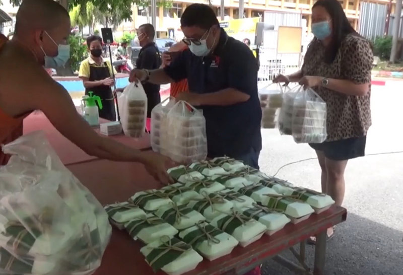 วัดหาดใหญ่ตั้งโรงทานช่วยชาวไทยพุทธ-มุสลิม