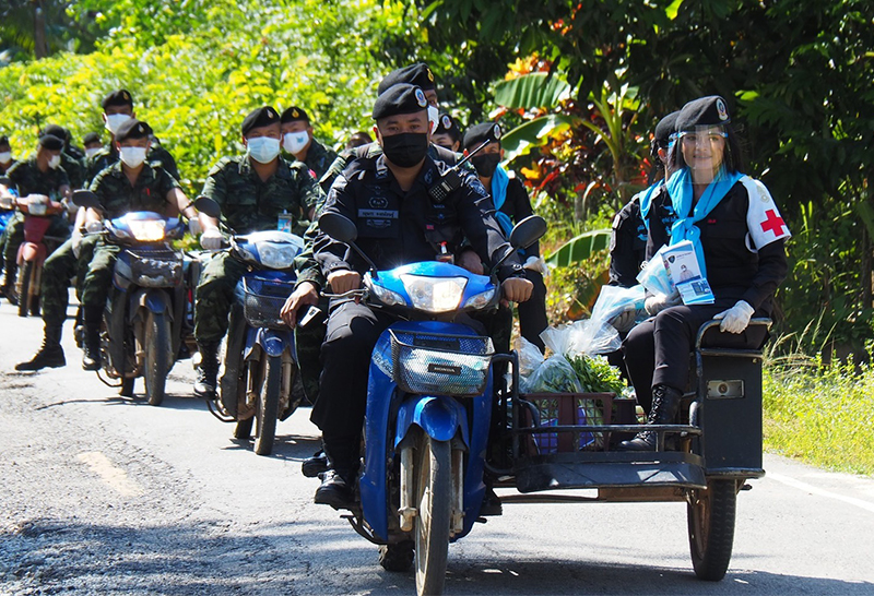 "Army delivery" บุกถึงบ้าน ส่งต่อความห่วงใย แจกจ่ายผลผลิตทางการเกษตร