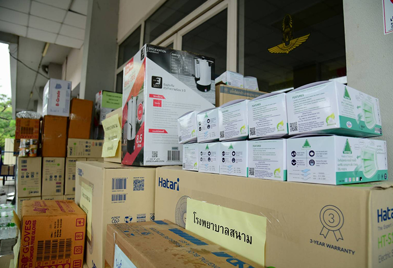 มอบเงินบริจาค พร้อมเครื่องมือแพทย์และอุปกรณ์จำเป็น เพื่อนำไปใช้ในโรงพยาบาลสนาม