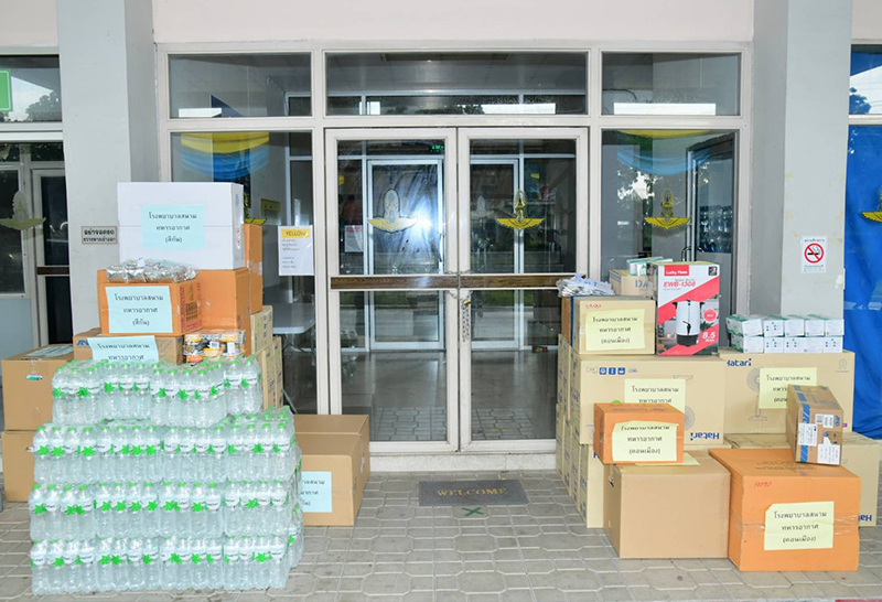 เจ้ากรมแพทย์ ทอ. รับมอบเงิน - สิ่งของสนับสนุนให้โรงพยาบาลสนามอากาศ