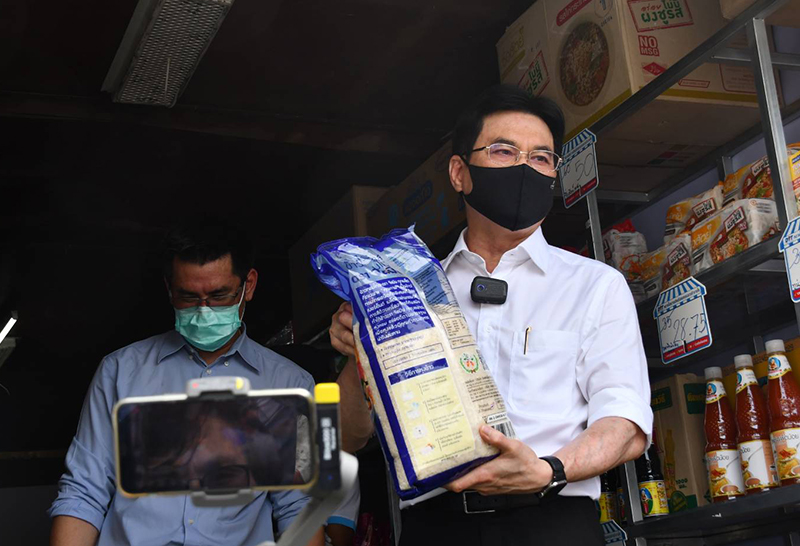 นายจุรินทร์ ลักษณวิศิษฏ์ รองนายกรัฐมนตรีและรัฐมนตรีว่าการกระทรวงพาณิชย์