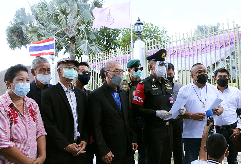 "กลุ่มไทยไม่ทน"ยื่นหนังสือถึง"ผบ.ทสส."ชวนเหล่าทัพลาออกสว.