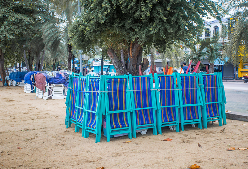 ชายหาดพัทยา งดให้บริการเตียงผ้าใบกับร้านขายอาหารริมหาด