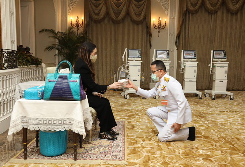 พระราชทานความช่วยเหลือแก่ผู้ได้รับความเดือดร้อนจากสถานการณ์การแพร่ระบาดโรคติดเชื้อไวรัสโควิด-19