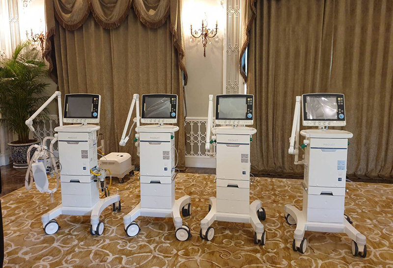 พระราชทานเครื่องช่วยหายใจ 4 เครื่อง