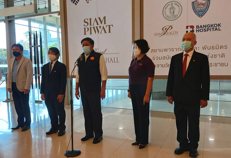 ผู้ว่าฯกทม.ตรวจหน่วยฉีดวัคซีนโควิดสยามพารากอน