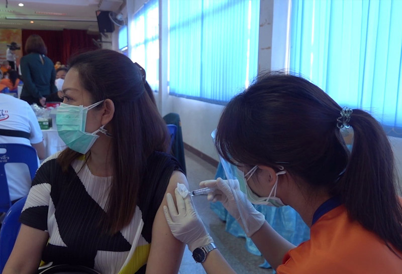 ปทุมธานีต้นแบบฉีดวัคซีนทางเลือกซิโนฟาร์ม "คำรณวิทย์" รวบรวมยอดจองเป็นพี่เลี้ยงให้ อบจ. ทั่วประเทศ