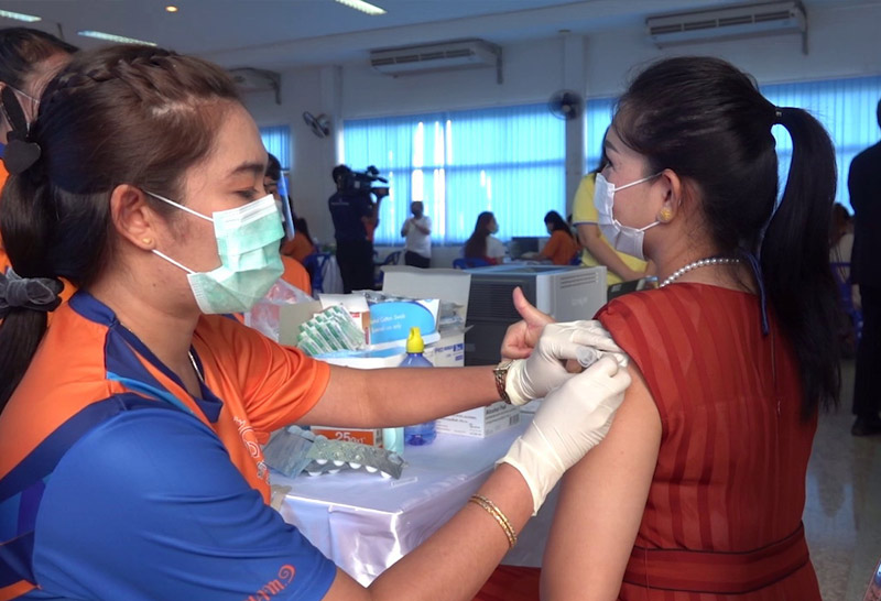 ปทุมธานีต้นแบบฉีดวัคซีนทางเลือกซิโนฟาร์ม "คำรณวิทย์" รวบรวมยอดจองเป็นพี่เลี้ยงให้ อบจ. ทั่วประเทศ