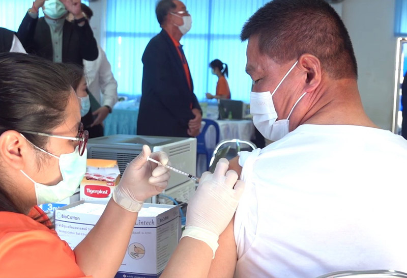 ปทุมธานีต้นแบบฉีดวัคซีนทางเลือกซิโนฟาร์ม "คำรณวิทย์" รวบรวมยอดจองเป็นพี่เลี้ยงให้ อบจ. ทั่วประเทศ