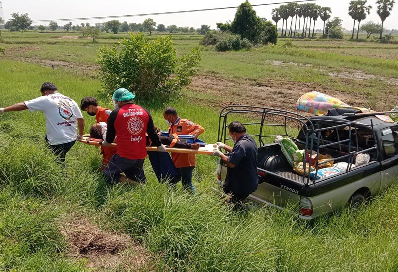 คุณตาขับกระบะหลับในพุ่งชนต้นไม้เจ็บ5