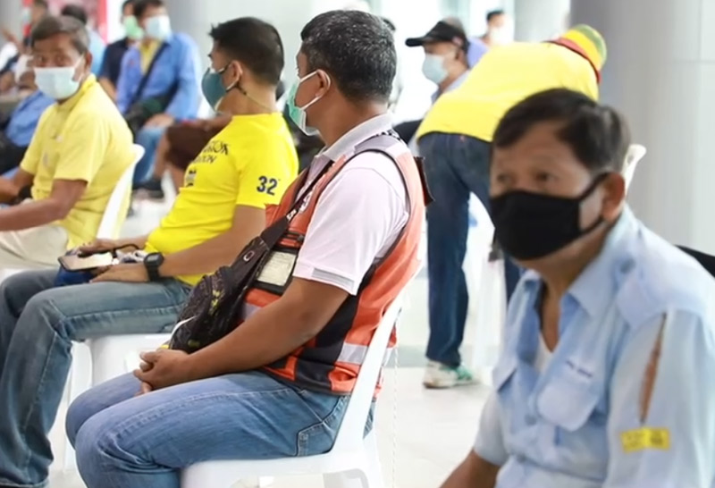 สถานีกลางบางซื่อฉีดวัคซีนโควิดขนส่งสาธารณะวันแรก