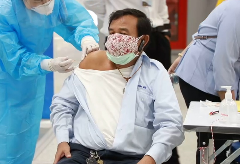 สถานีกลางบางซื่อฉีดวัคซีนโควิดขนส่งสาธารณะวันแรก