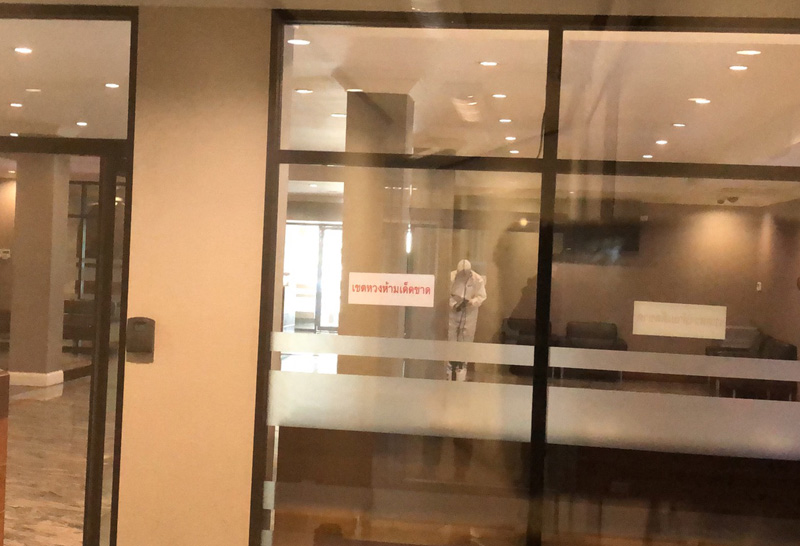 ตึกบัญชาการ 1 ทำเนียบ ฉีดพ่นยาฆ่าเชื้อ