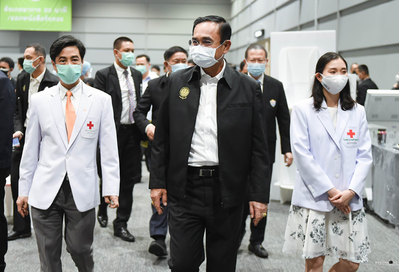 นายกรัฐมนตรี เยี่ยมจุด-ฉีดวัคซีน-13-5-64--6 