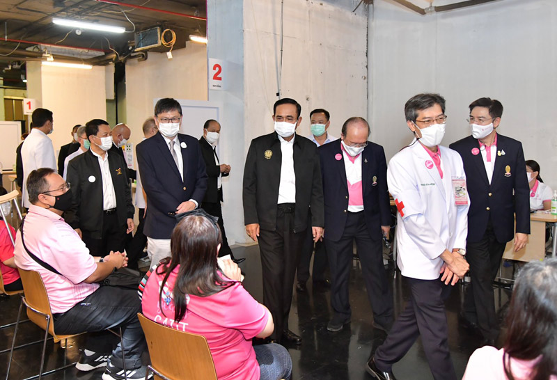 นายกรัฐมนตรี เยี่ยมจุด-ฉีดวัคซีน-13-5-64--6