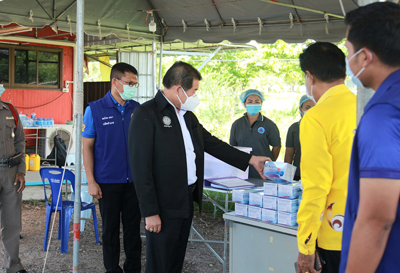 มท.2ลงพื้นที่นครศรีฯให้กำลังใจจนท.ด่านโควิด