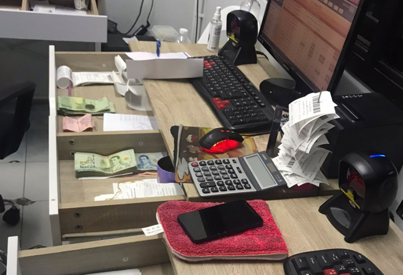 บุกจับ โต๊ะพนันบอล