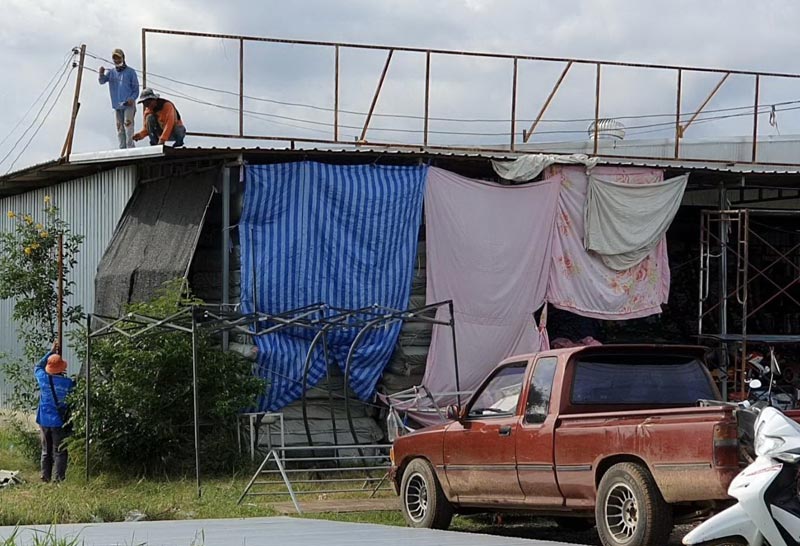 พายุถล่มพิมายกลางดึกพัดบ้านพังยับ12หลัง