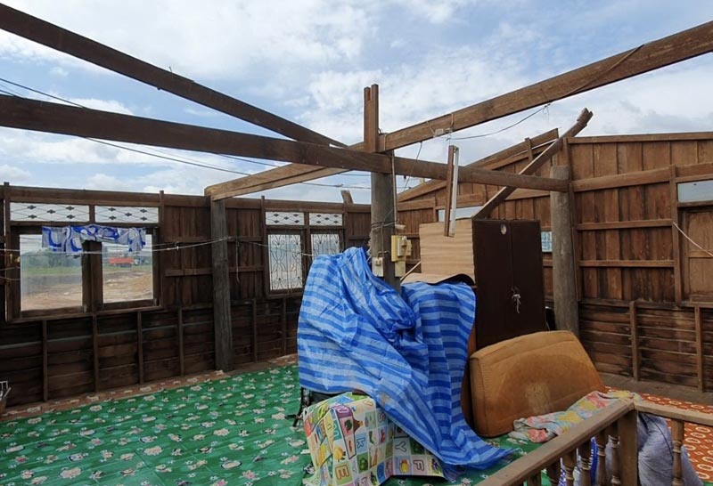 พายุถล่มพิมายกลางดึกพัดบ้านพังยับ12หลัง