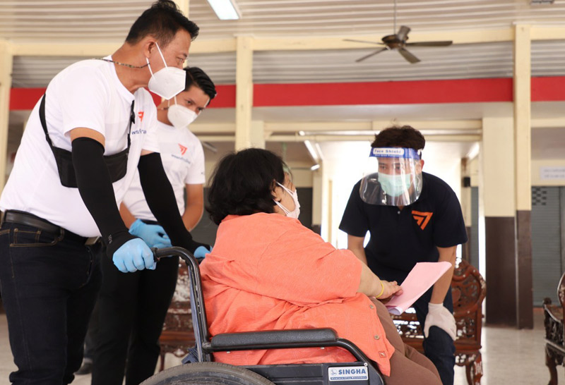 "พิธา"ลงพื้นที่ชุมชนวัดไผ่ตันตรวจโควิดเชิงรุก