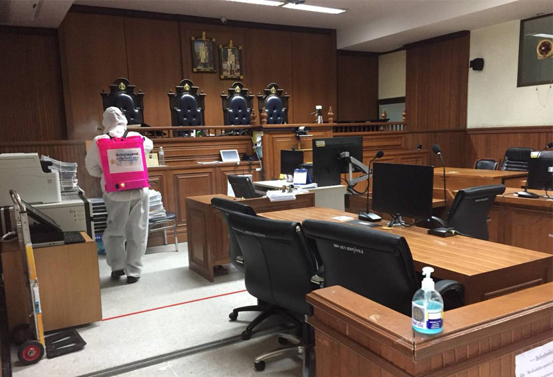 ศาลอาญาฉีดพ่นฆ่าเชื้อโควิด