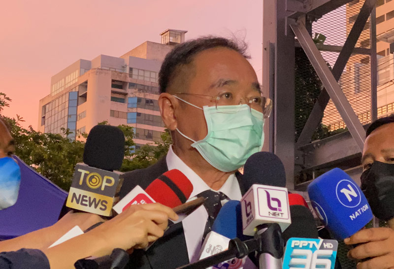 ศาลให้ประกัน เพนกวิน-แอมมี่ เลื่อนไมค์รอผลโควิด