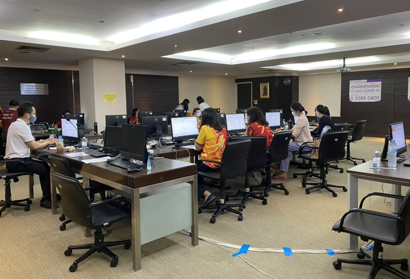 คนจองฉีดวัคซีนโควิดผ่านศูนย์ธรรมศาสตร์รังสิตแน่น