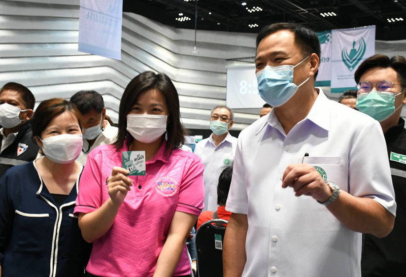 "อนุทิน"มอบวัคซีนโควิดโคราช1แสนโดส
