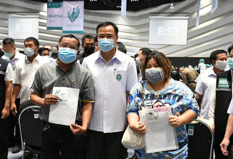 "อนุทิน"มอบวัคซีนโควิดโคราช1แสนโดส