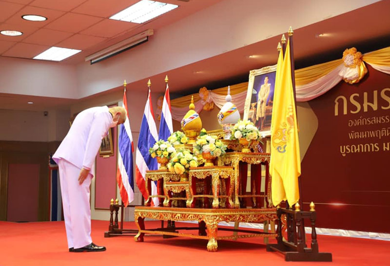 ในหลวงพระราชทานอุปกรณ์การแพทย์ให้ กรมราชทัณฑ์ 2