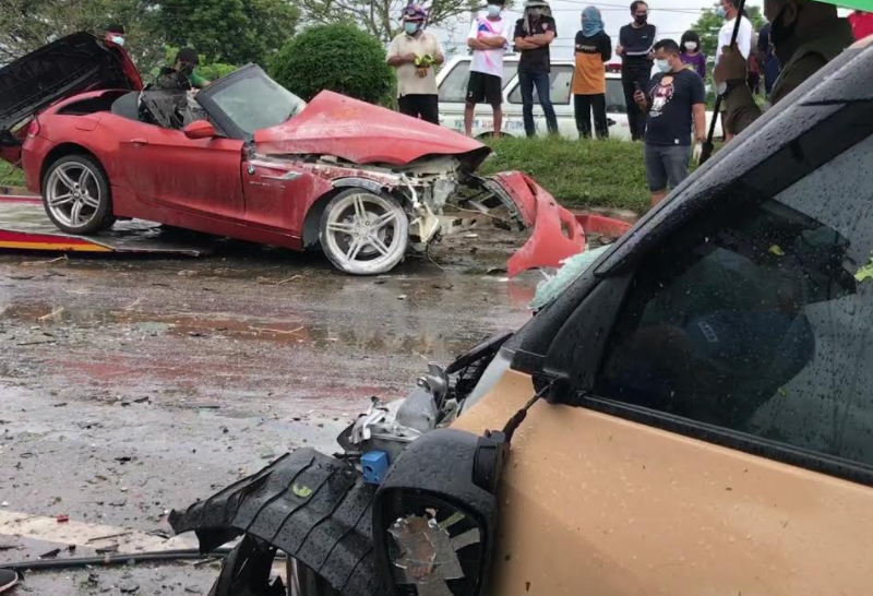 รถสปอร์ตหรูขับฝ่าสายฝน ปีนเกาะกลาง ชนสนั่นตาย 2 บาดเจ็บสาหัส 2