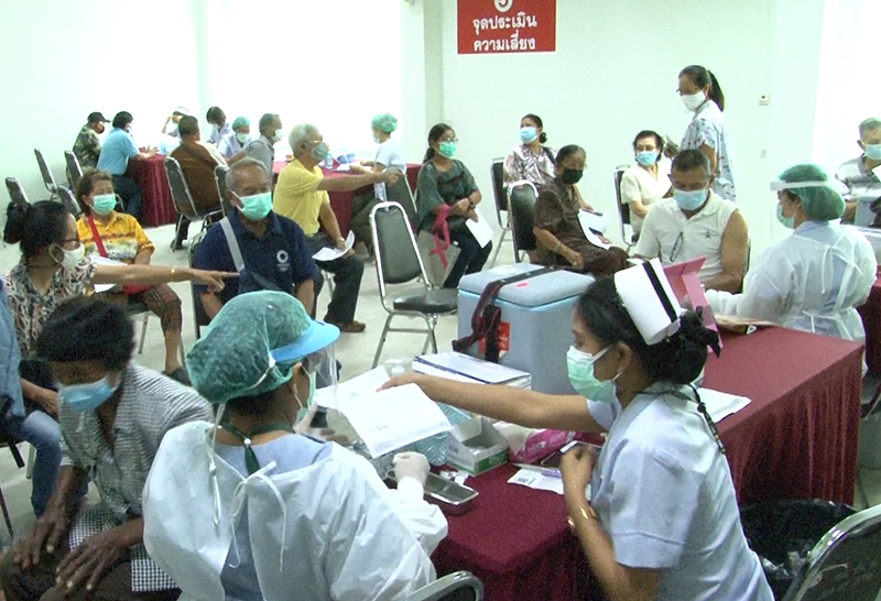 ประชาชน 7กลุ่มเสี่ยง-ผู้สูงอายุ จ.ชัยนาท มาฉีดวัคซีนโควิด-19 แน่น