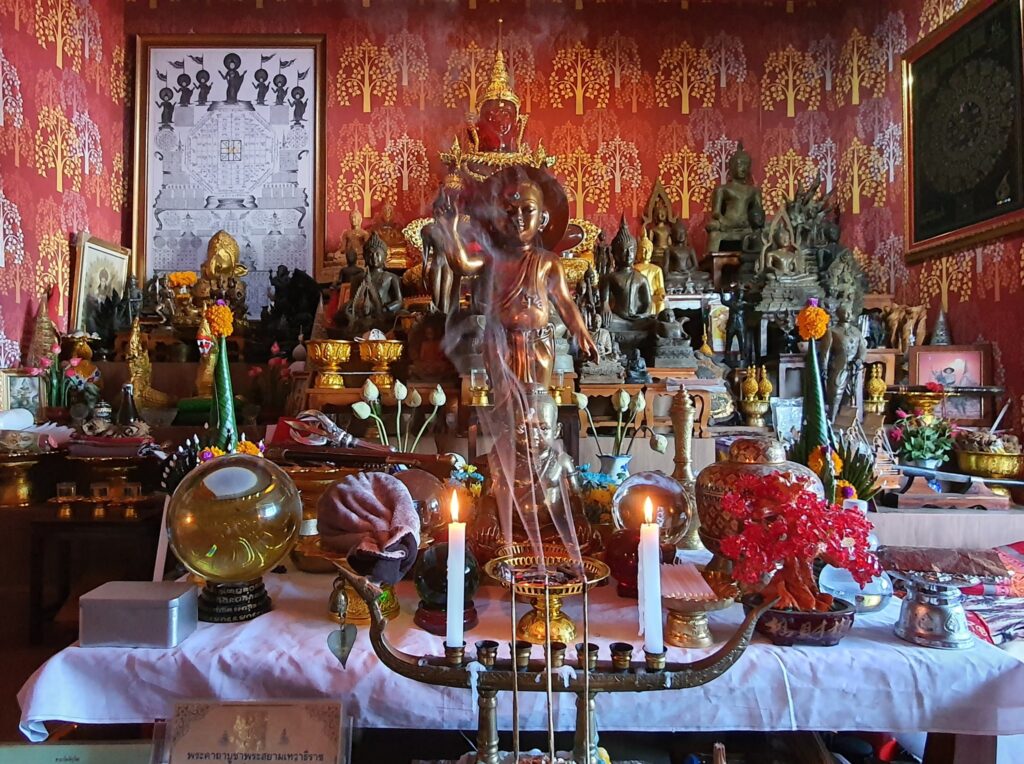 พระพุทธกวัก