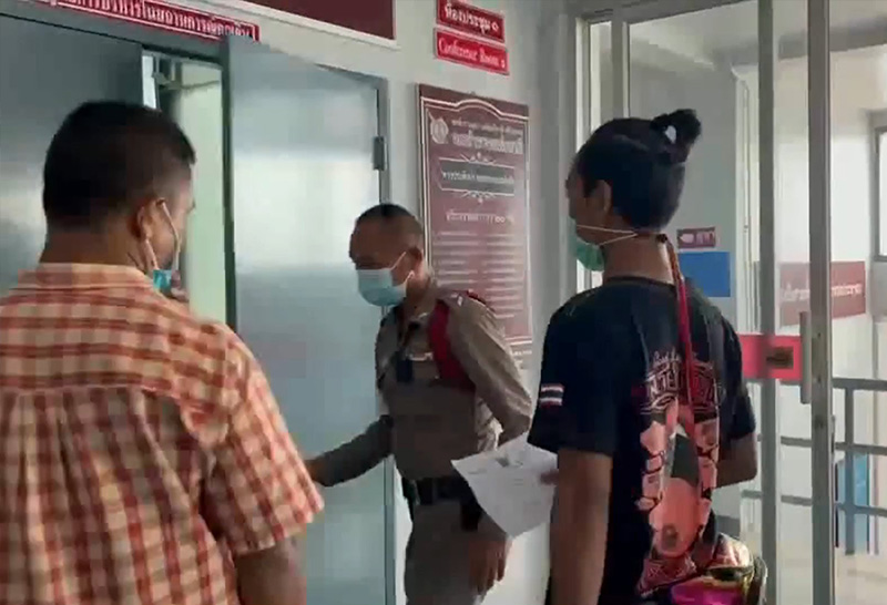 4 นักบิด แก๊งบิ๊กไบค์ มอบตัวที่สภ.บึงสามพัน แล้ว ขอโทษสังคม