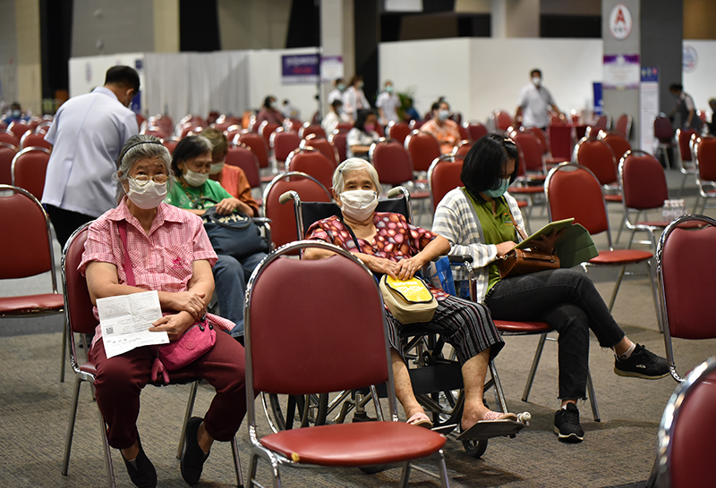 ศบค.โคราช แจง ฉีดวัคซีนโควิด-19 ไปแล้ว 155,202 คน