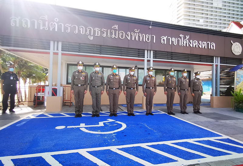 สถานีตำรวจภูธรย่อยโค้งดงตาล บริเวณถนนเลียบชายหาดจอมเทียน อำเภอบางละมุง จังหวัดชลบุรี