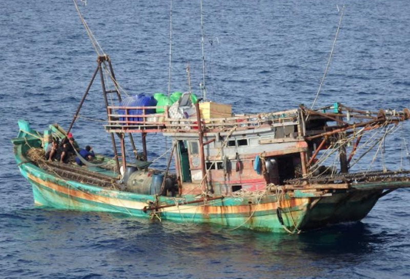 ศรชล.ภาค 2 จับกุม เรือประมงเวียดนาม 2ลำ ในเขตน่านน้ำไทย