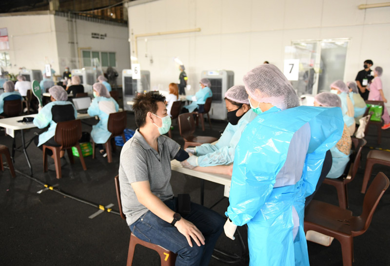 ผู้ว่าฯกทม.เชื่อสิ้นปีนี้ฉีดวัคซีนครบทุกคน