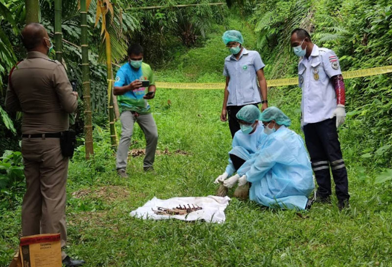 ชาวพังงาออกตัดปาล์มพบโครงกระดูกคน