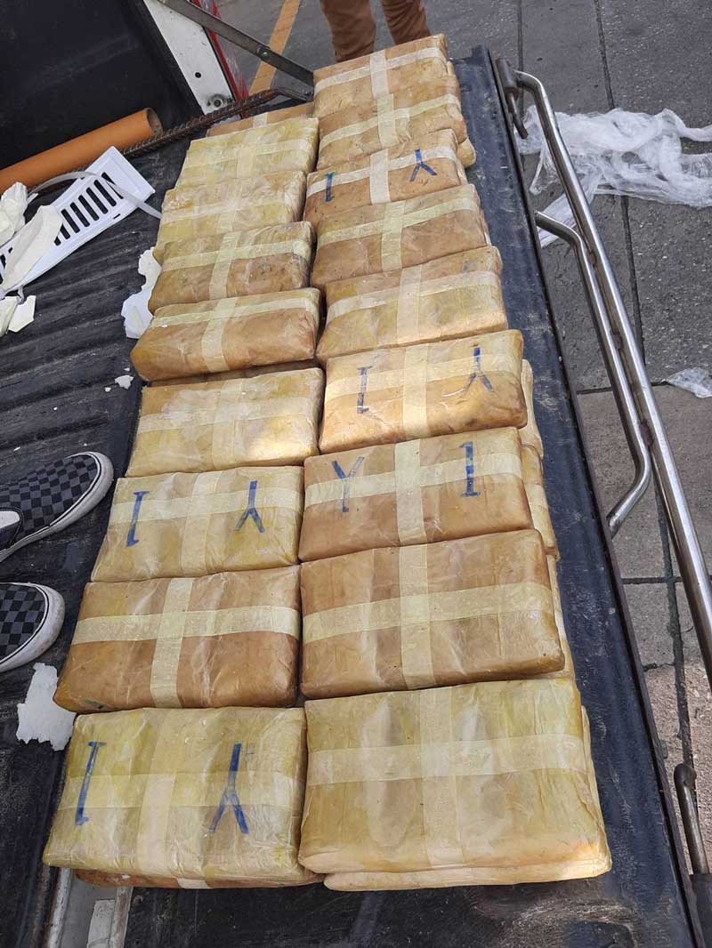 ตร.หาดใหญ่บุกจับ ยาบ้า กว่า3แสนเม็ด-4