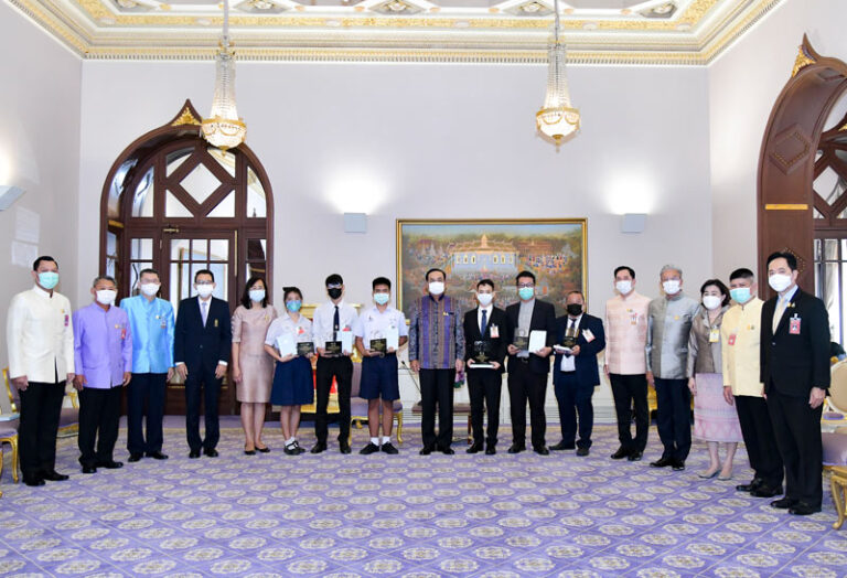 นายกฯมอบรางวัลภาพถ่าย"บันทึกคนไทย หัวใจไม่เคยท้อ"