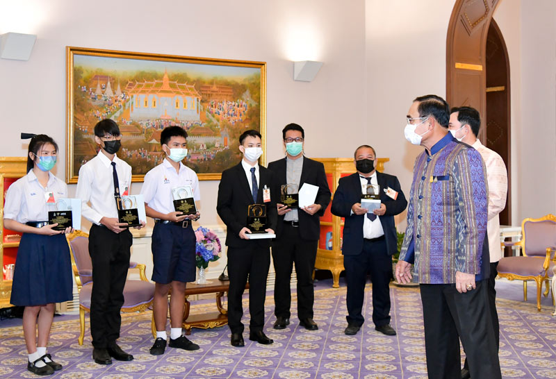 นายกฯมอบรางวัลภาพถ่าย"บันทึกคนไทย หัวใจไม่เคยท้อ"