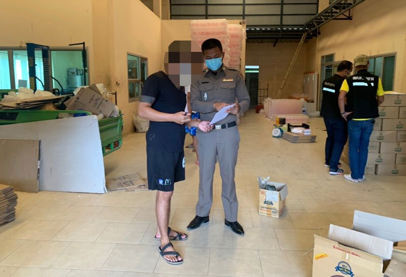 ทลายโรงงานผลิตน้ำปลาเถื่อน-ยึดของกลางอื้อ