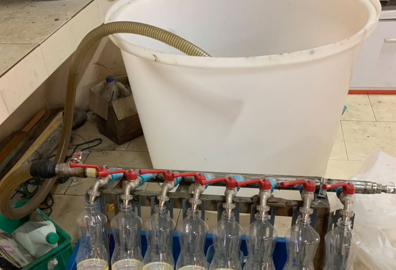 ทลายโรงงานผลิตน้ำปลาเถื่อน-ยึดของกลางอื้อ