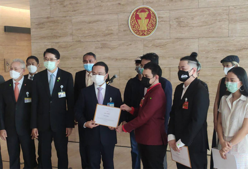 ผู้ประกอบธุรกิจกลางคืนยื่นสภาเรียกร้องรัฐช่วยเหลือ