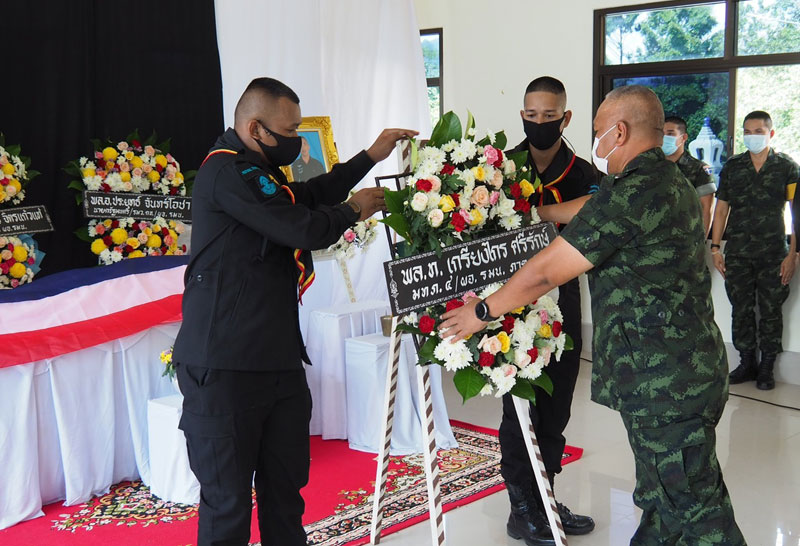 มทภ.4รดน้ำศพอส.ทพ.เหยื่อโจรใต้